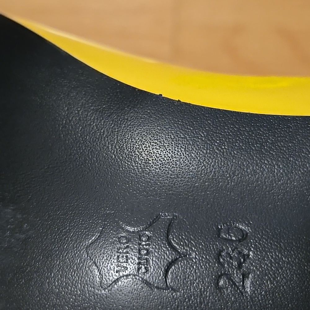 Yellow boots - Picture 3 of 6